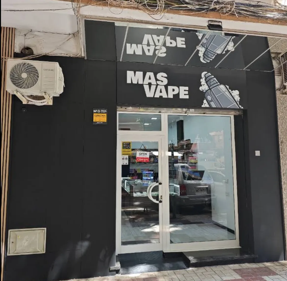 Fachada de MASVAPE La Paloma, en Av. de la Paloma, 46