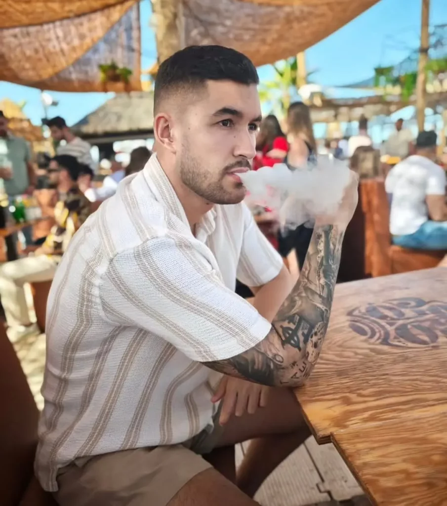 Fundador de MasVape, apasionado del vapeo y experto en dispositivos y alquimia de líquidos. Comprometido en ofrecer asesoramiento personalizado para cada cliente.